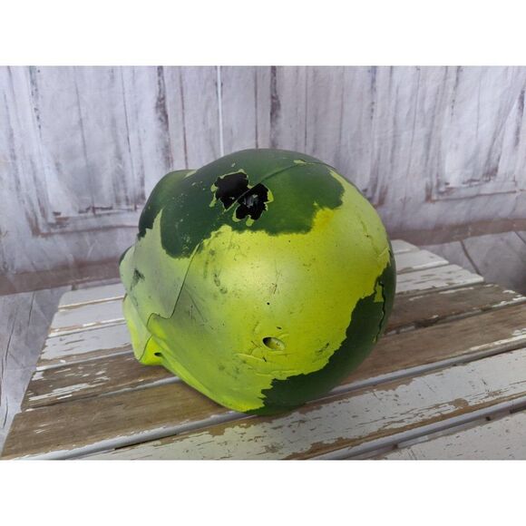 take one strobe skull Halloween decor prop - Picture 4 of 8